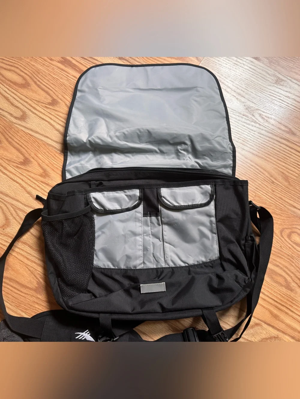 New without tags! Black High Sierra Shoulder Messenger bag for 17
